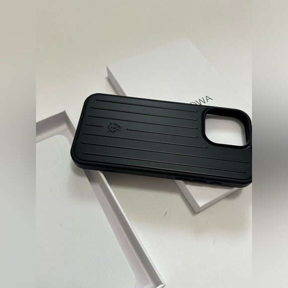 Rimowa Iphone Case Aluminum For Iphone 16 Pro - Picture 6 of 8